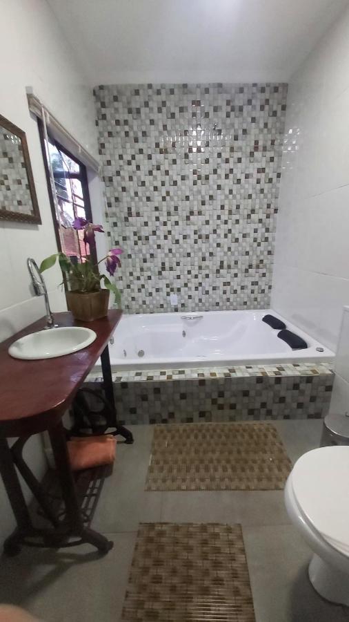 Chale Pavao Azul Hotel Cunha Bagian luar foto